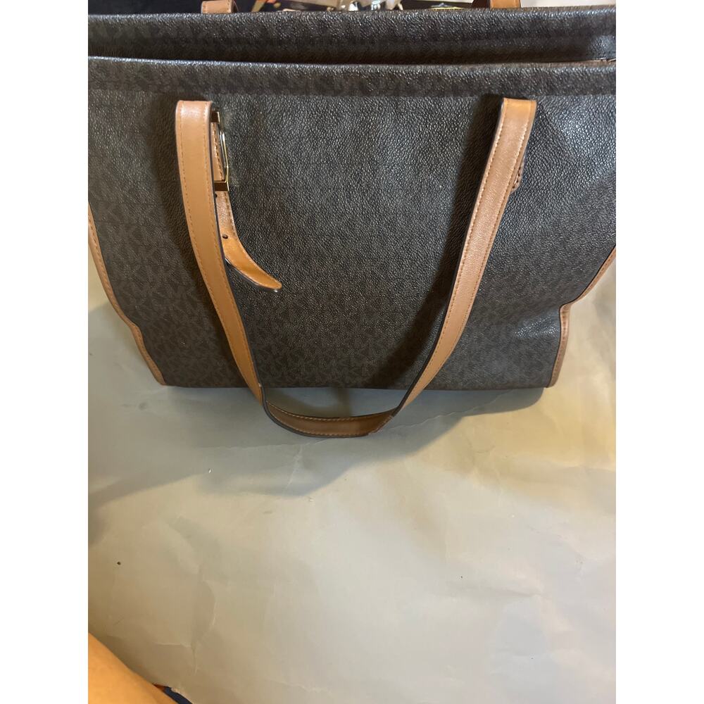 MICHAEL Michael Kors Darien Medium Logo Tote - Picture 2 of 12